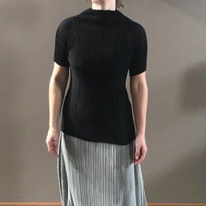 ISSEY MIYAKE Pleated Cap-Sleeve Turtleneck Top